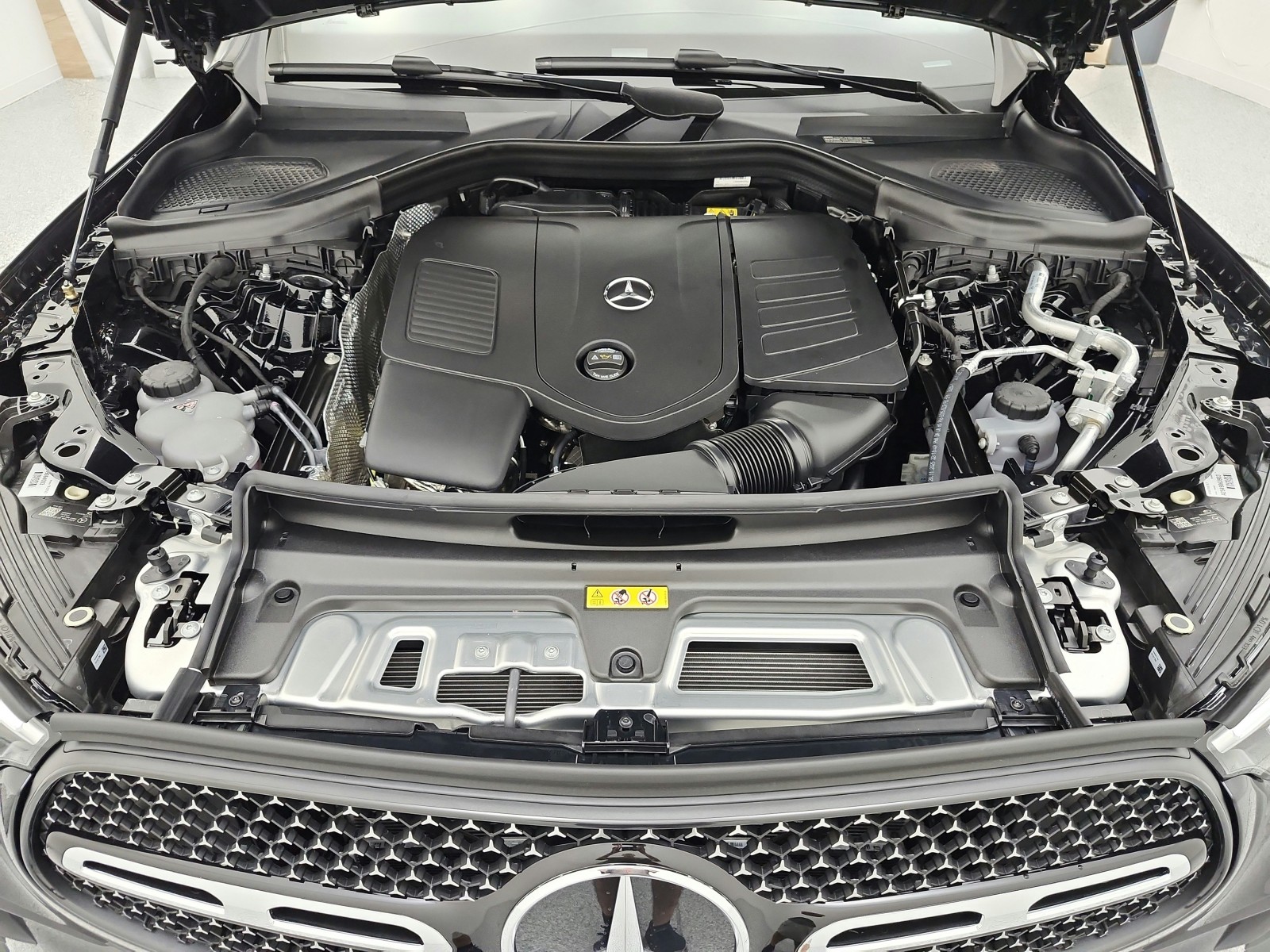 New 2026 Black Mercedes-Benz GLC 300 image 12