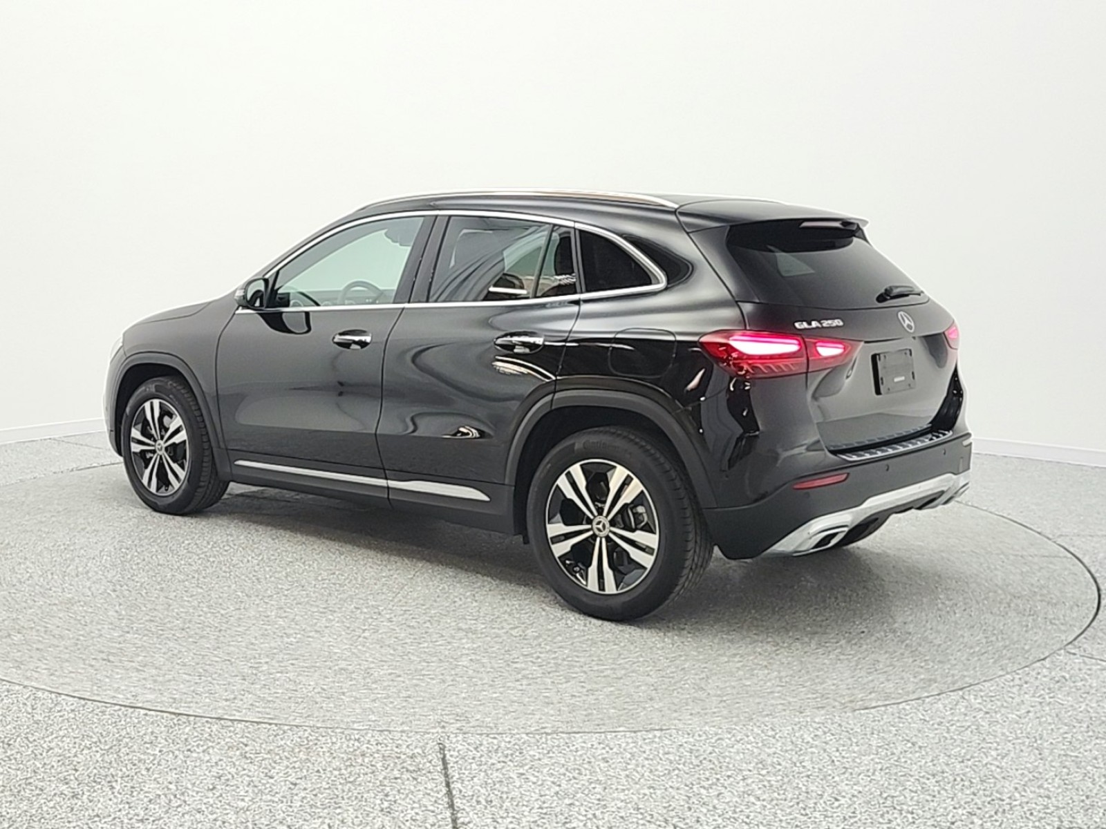 Certified Used 2025 Night Black Mercedes-Benz GLA 250 SUV image 4