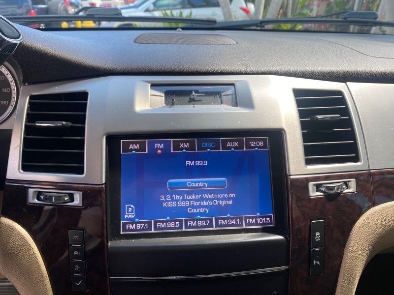 2013 Cadillac Escalade Luxury 1 OWNER LOW MILES 70,251 in ,