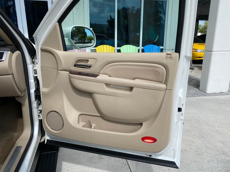 2010 Cadillac Escalade SUNROOF NAV Premium LOW MILES 66,933 in ,