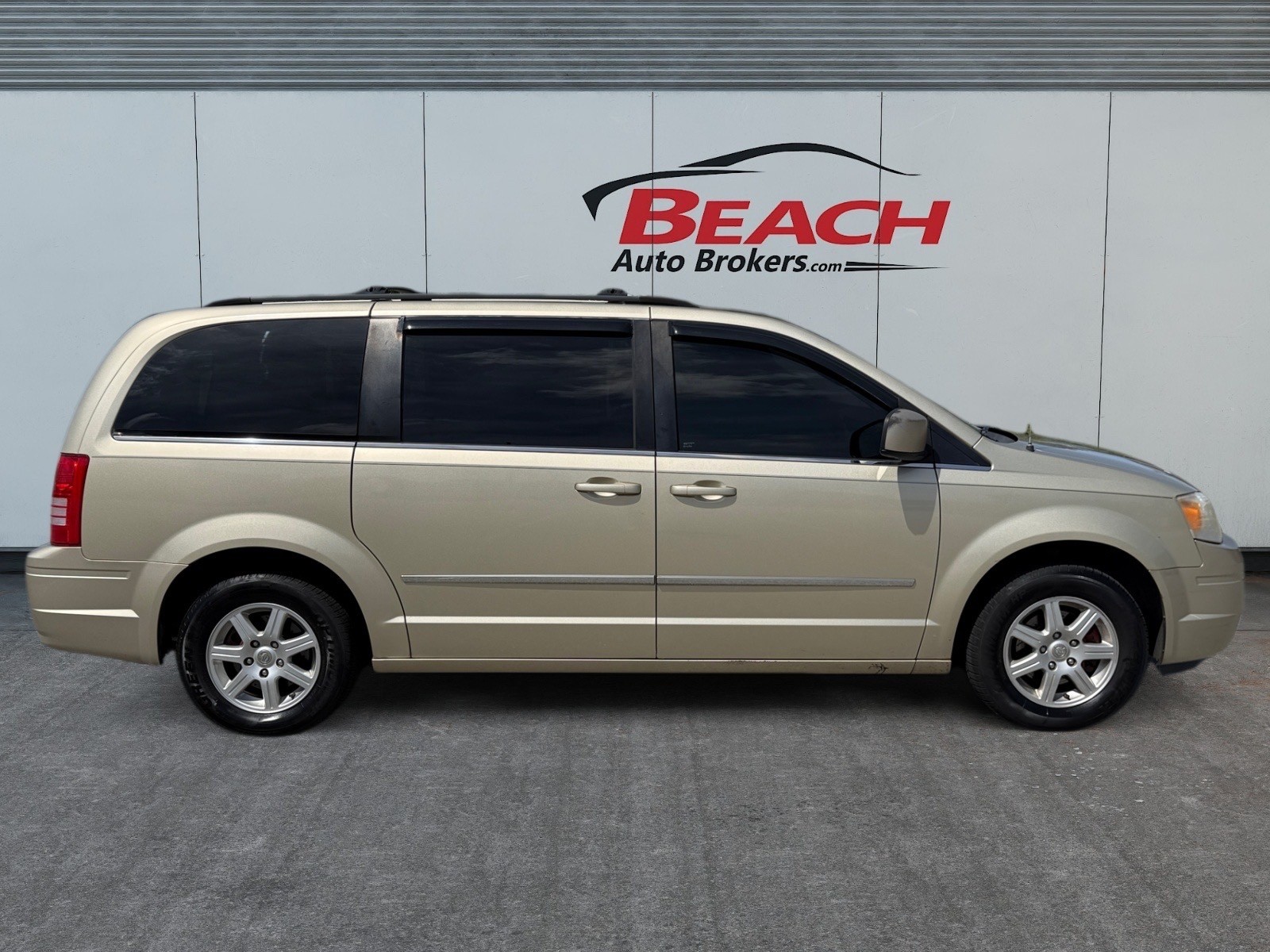 2010 Chrysler Town & Country #7