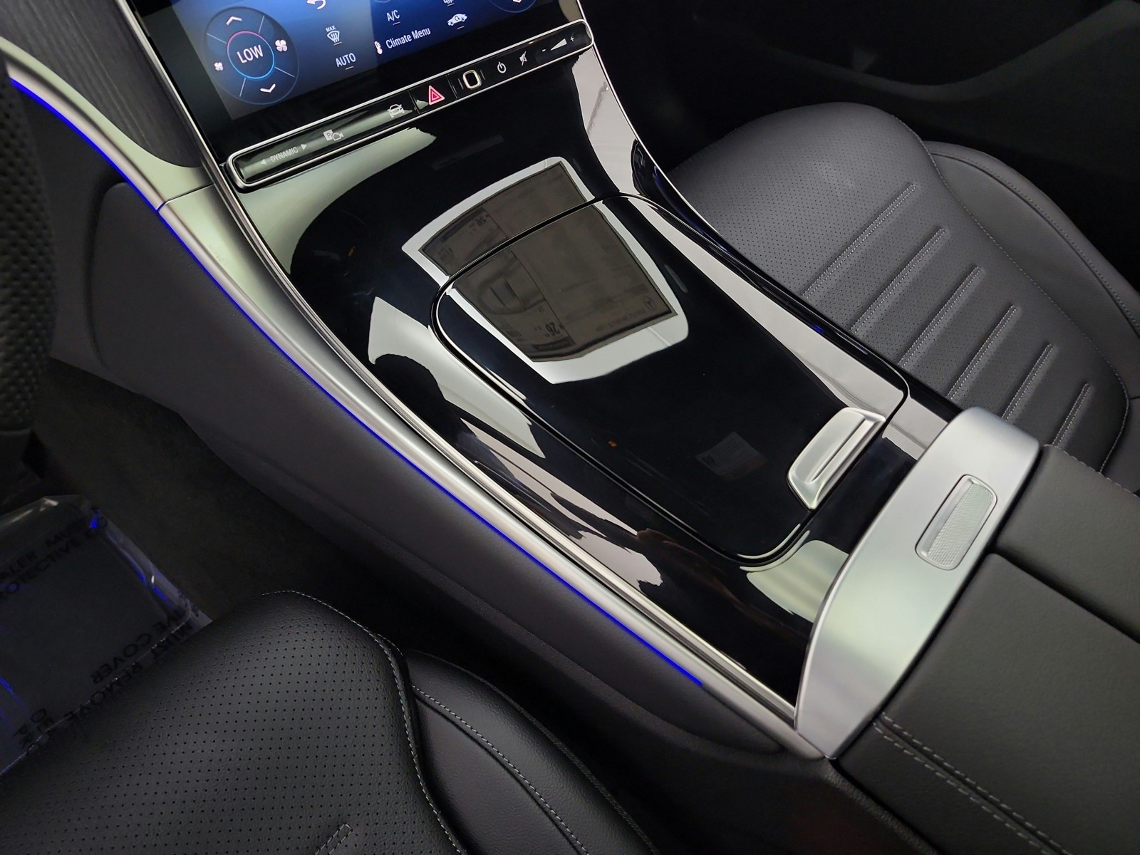 New 2026 MANUFAKTUR Graphite Grey Magno Mercedes-Benz GLC 300 image 9