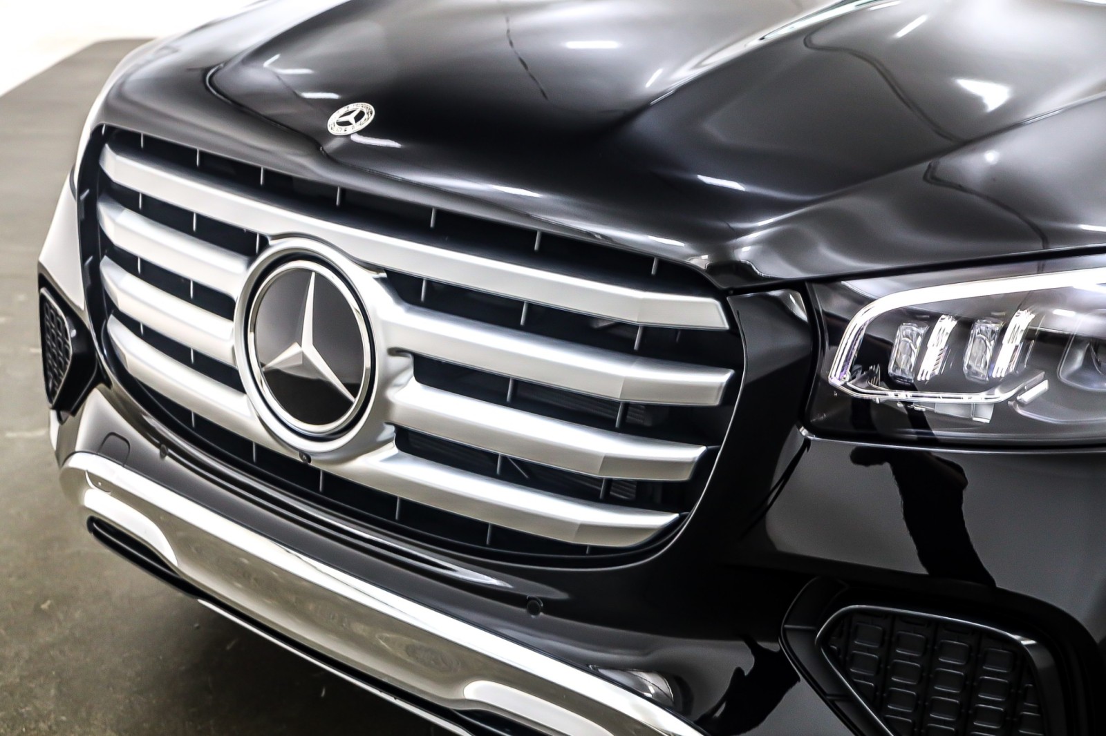 New 2026 Obsidian Black Metallic Mercedes-Benz GLS 450 4MATIC® SUV image 11