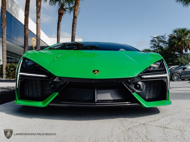 Lamborghini Revuelto