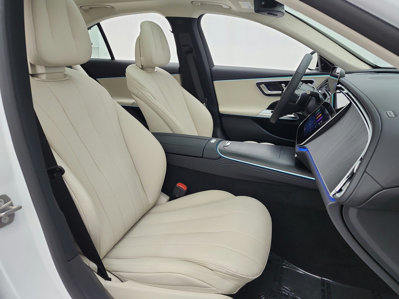 New 2027 MANUFAKTUR Moonlight White Metallic Mercedes-Benz E 450 4MATIC® Sedan image 14