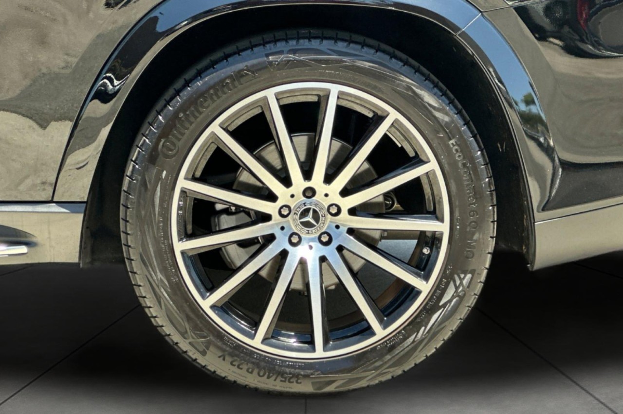 Used 2026 Black Mercedes-Benz GLS 580 image 27