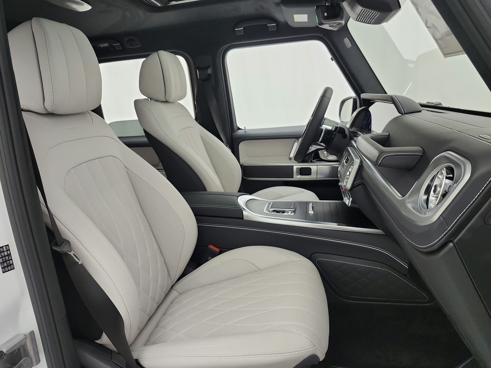 New 2027 MANUFAKTUR Moonlight White Metallic Mercedes-Benz G 580e SUV image 14