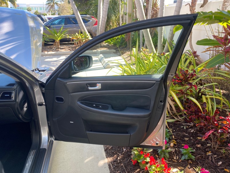 2012 Hyundai Genesis 3.8L SUNROOF PREM PKG in , 