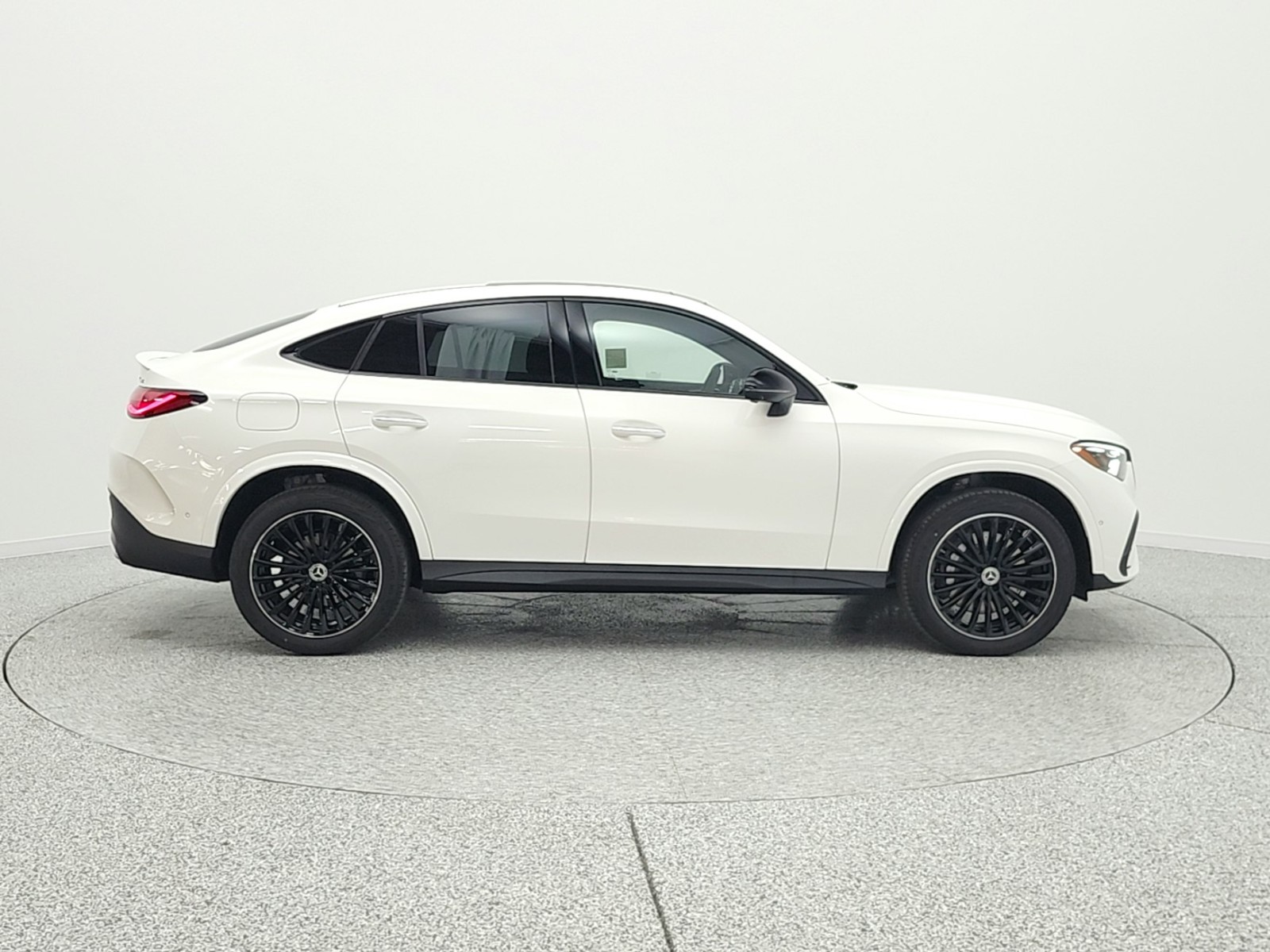 New 2026 Polar White Mercedes-Benz GLC 300 image 4