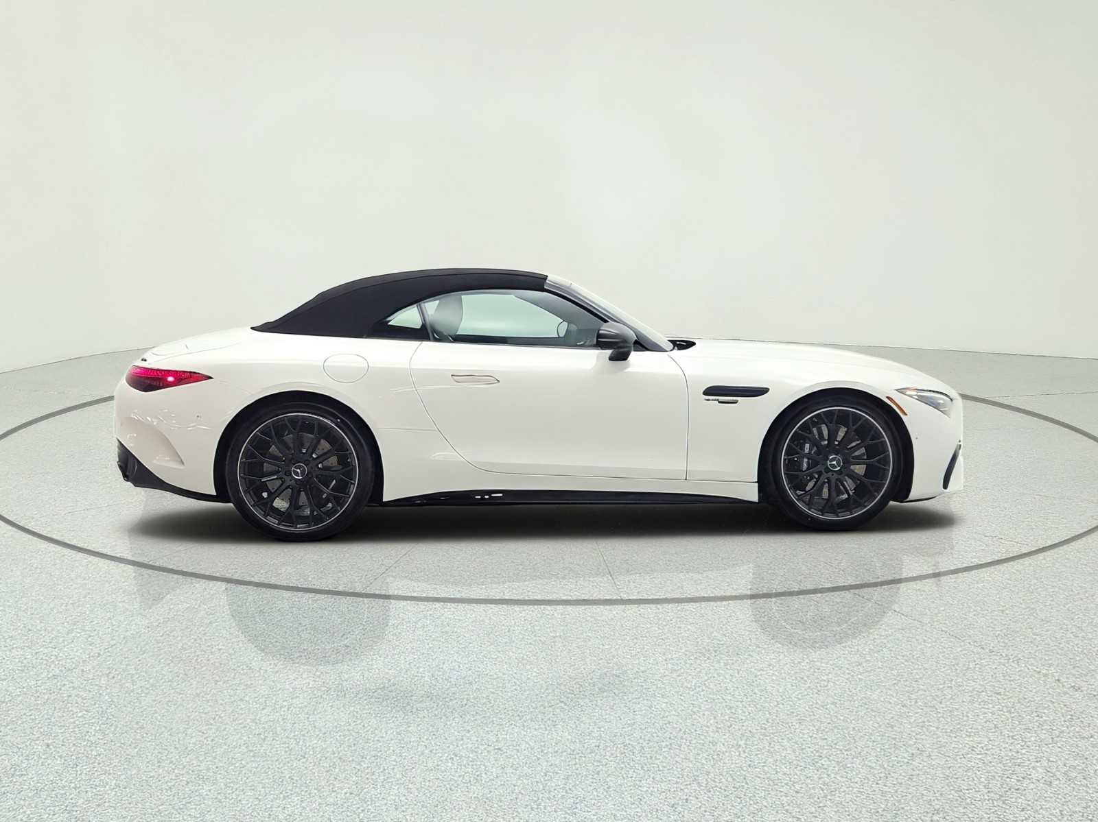 New 2027 MANUFAKTUR Moonlight White Metallic Mercedes-Benz AMG® SL 55 Roadster image 4