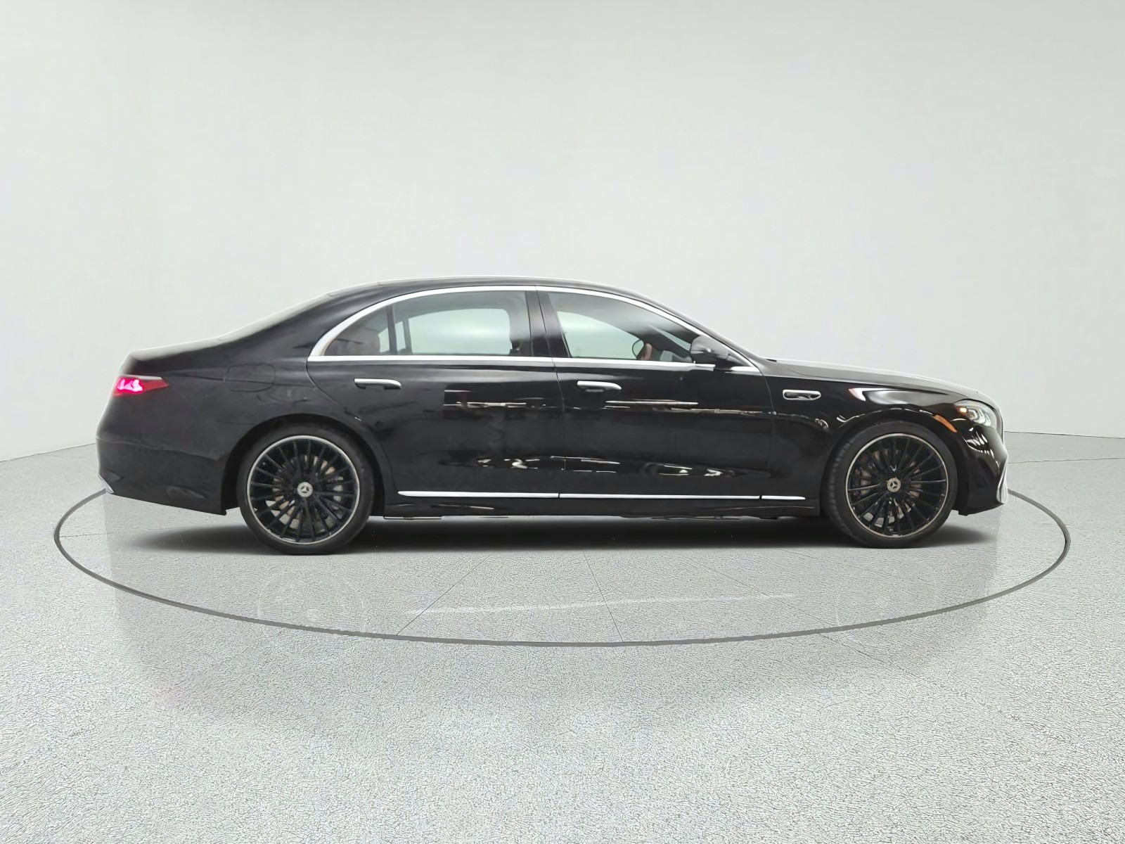 New 2027 Obsidian Black Metallic Mercedes-Benz S 580 4MATIC® Sedan image 4