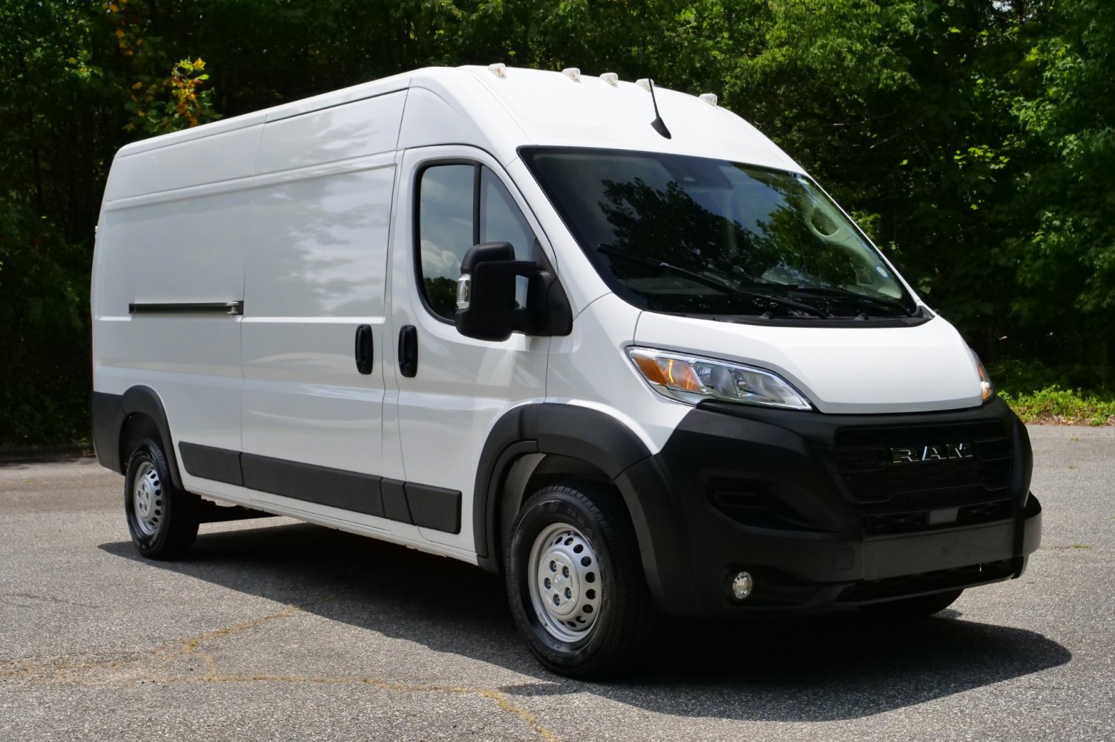 View vehicle photo 4