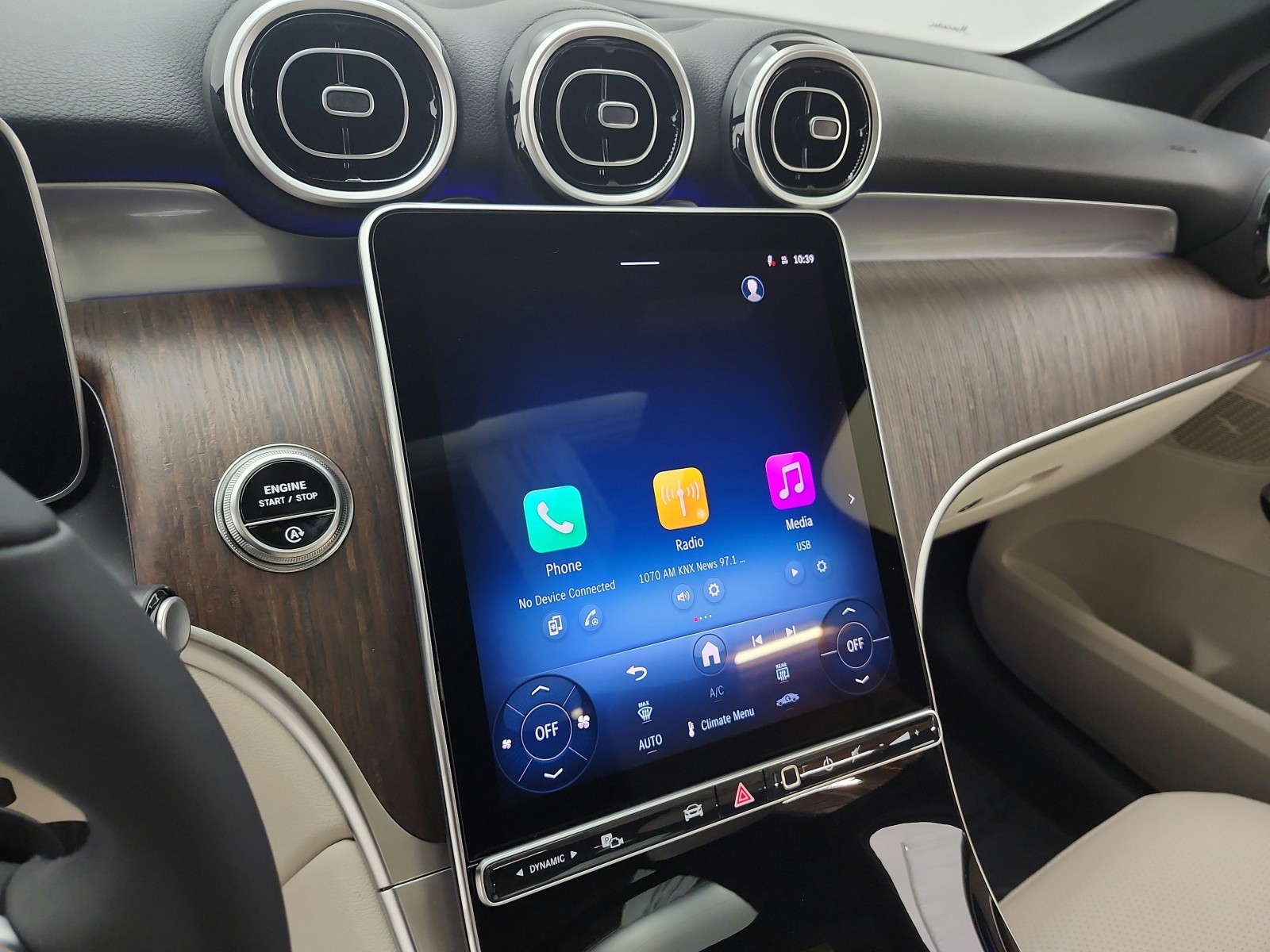 New 2026 Polar White Mercedes-Benz GLC 300 SUV image 10