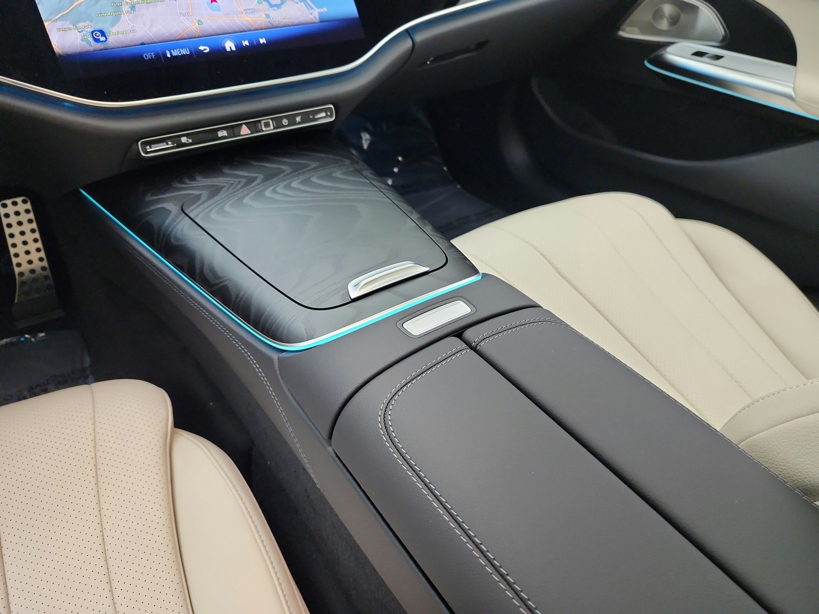 New 2026 MANUFAKTUR Moonlight White Metallic Mercedes-Benz E 450 image 10