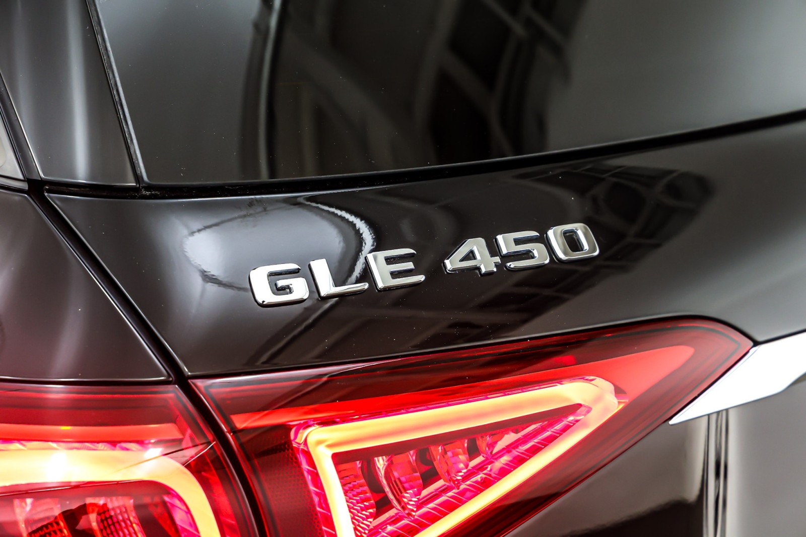 Certified Used 2023 Black Mercedes-Benz GLE 450 4MATIC® SUV image 22