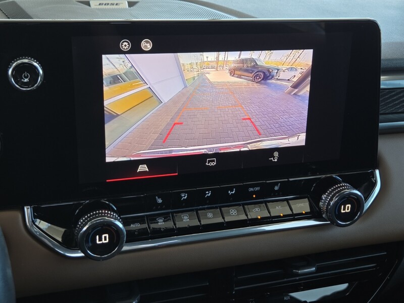 Used 2024 WHITE GMC 4WD Crew Cab AT4 image 29