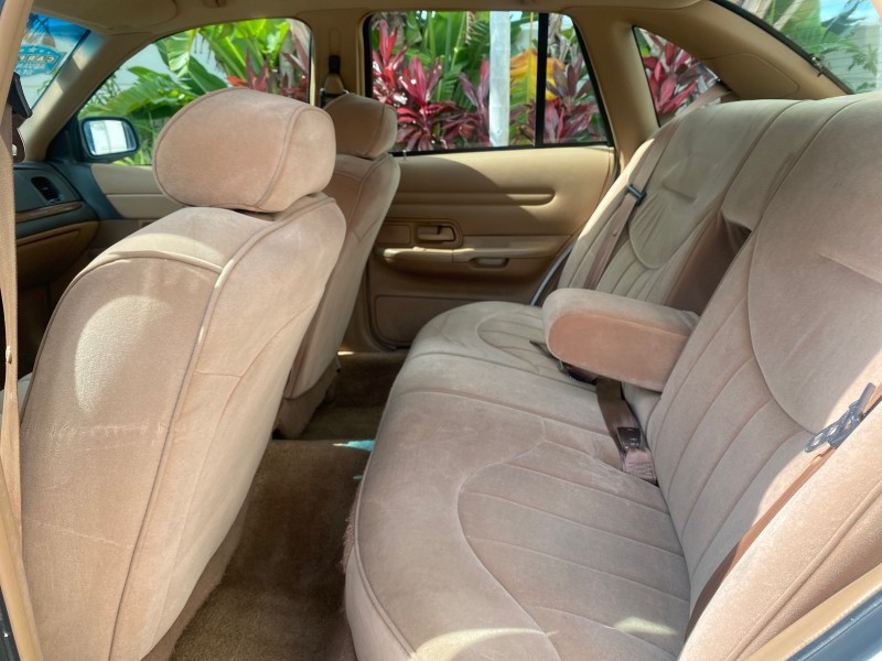 1995 Ford Crown Victoria LOW MILES 43,331 in , 