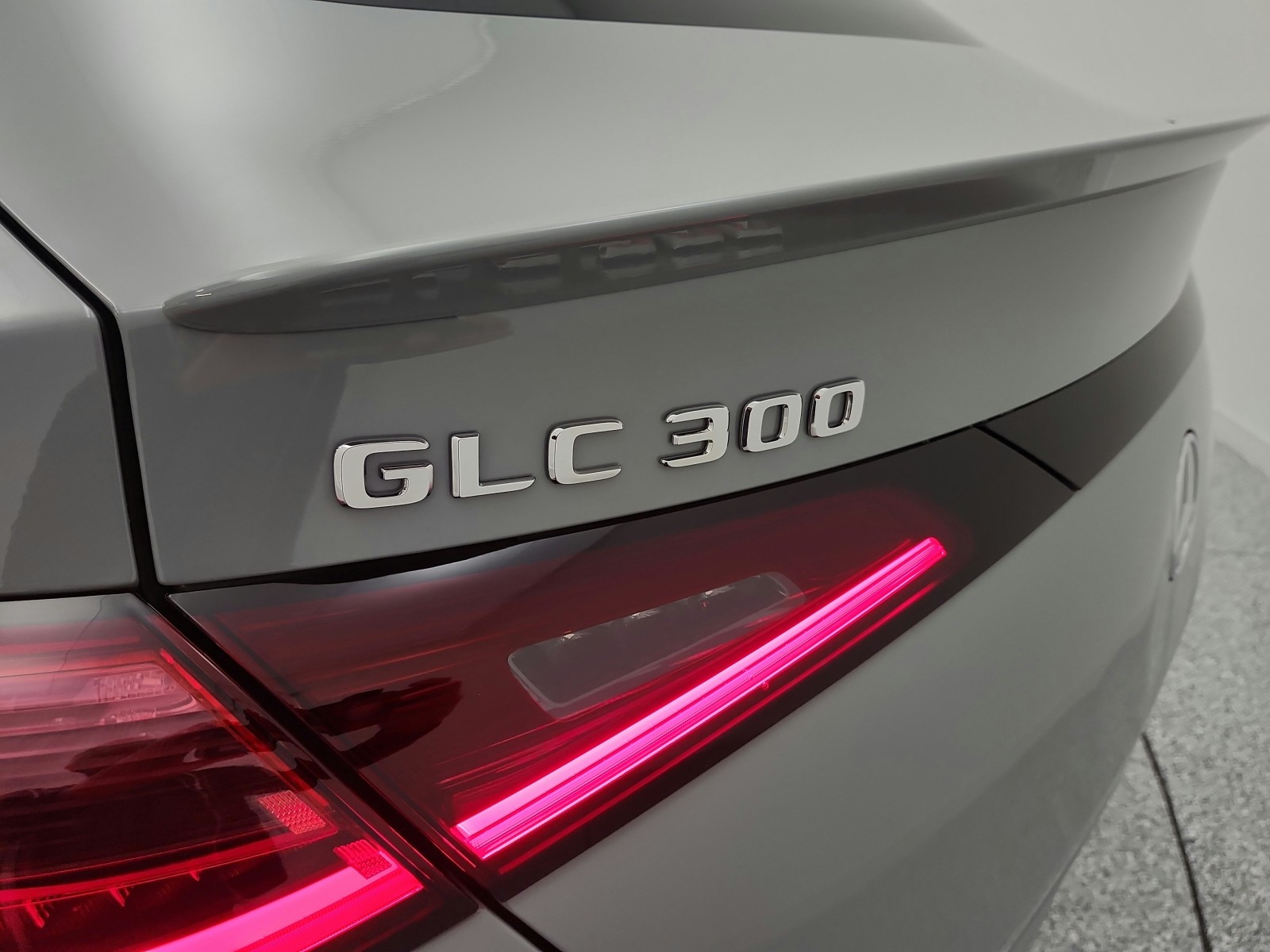 New 2026 MANUFAKTUR Alpine Grey Mercedes-Benz GLC 300 image 25