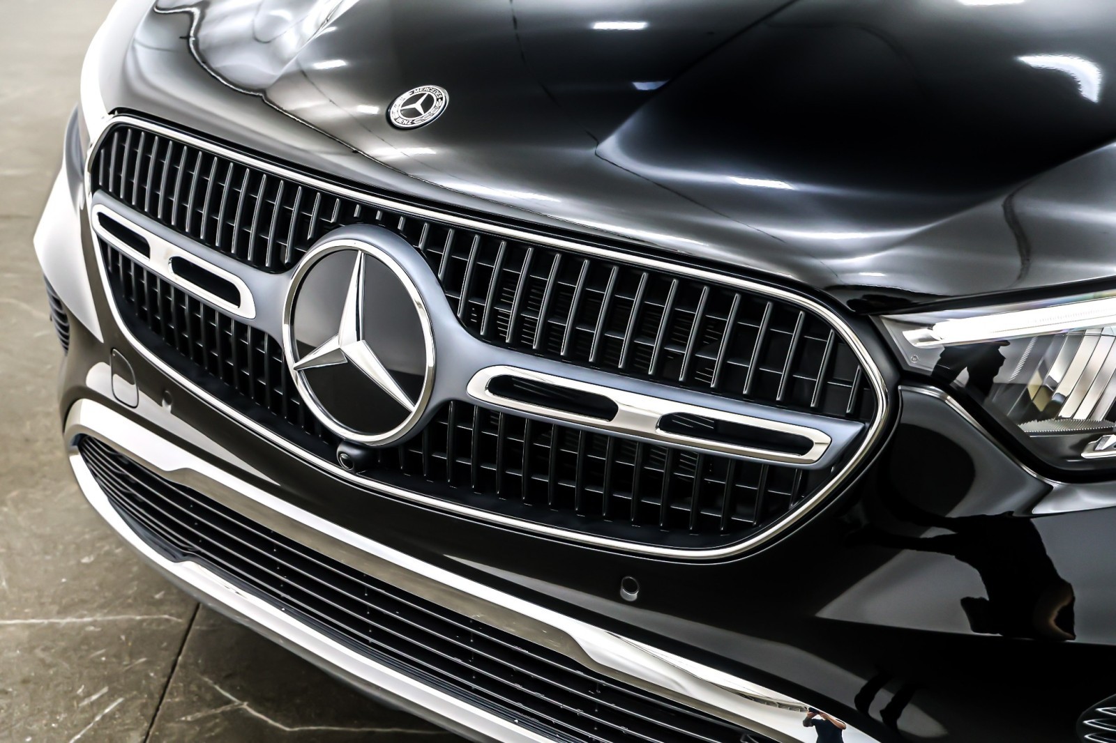 New 2026 Black Mercedes-Benz GLC 300 image 13