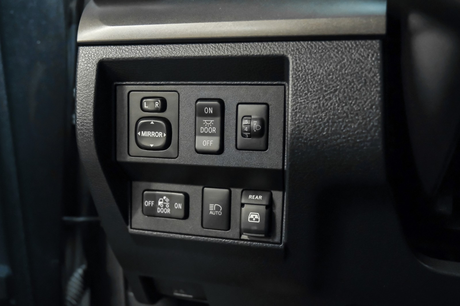 2018 Toyota Tundra 4WD CrewMax SR5 Lifted CustomWheels TowPkg RemoteStart 34