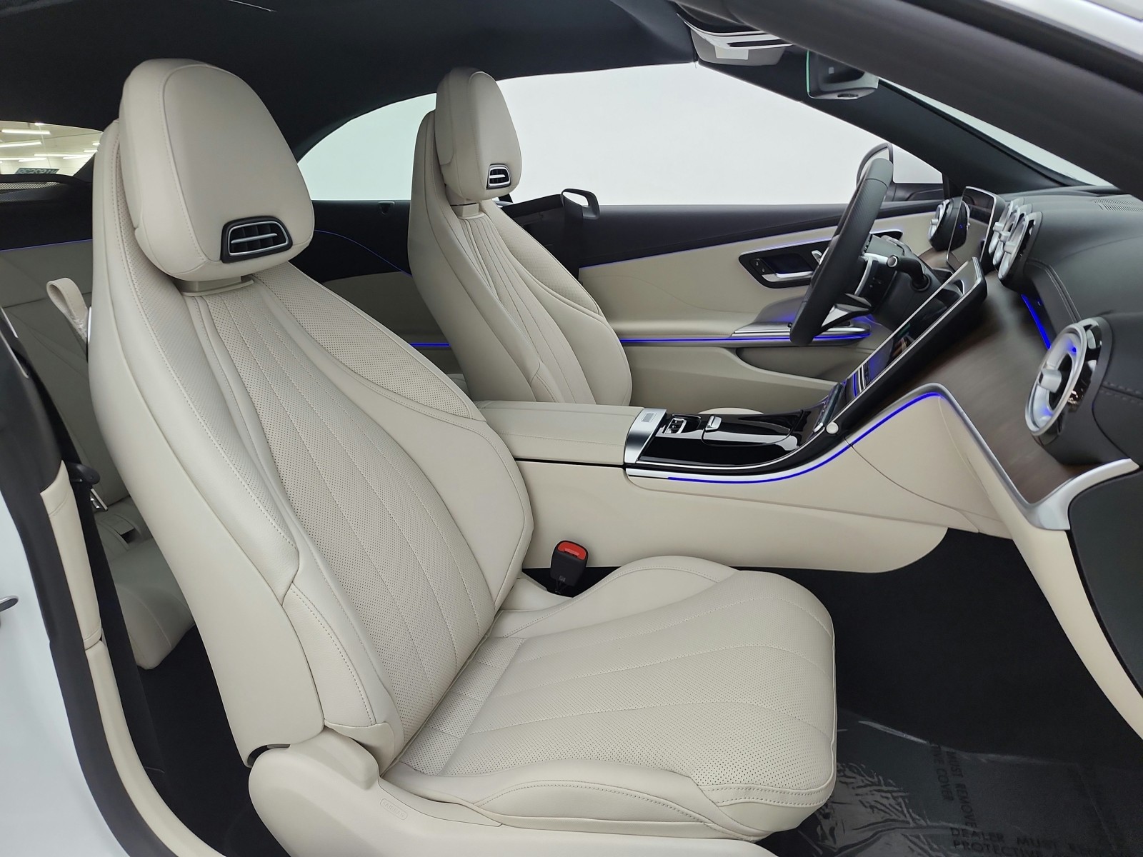 New 2027 MANUFAKTUR Moonlight White Metallic Mercedes-Benz CLE 450 4MATIC® Cabriolet image 14