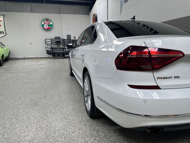 2017 Volkswagen Passat 1.8T SEL Premium in , 