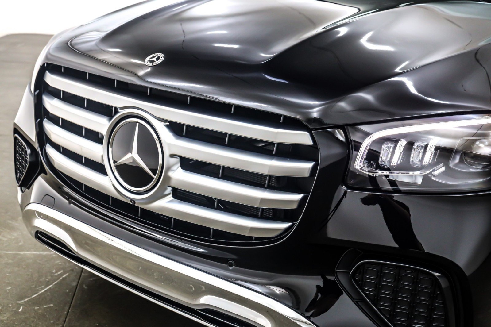 New 2026 Obsidian Black Metallic Mercedes-Benz GLS 450 image 13