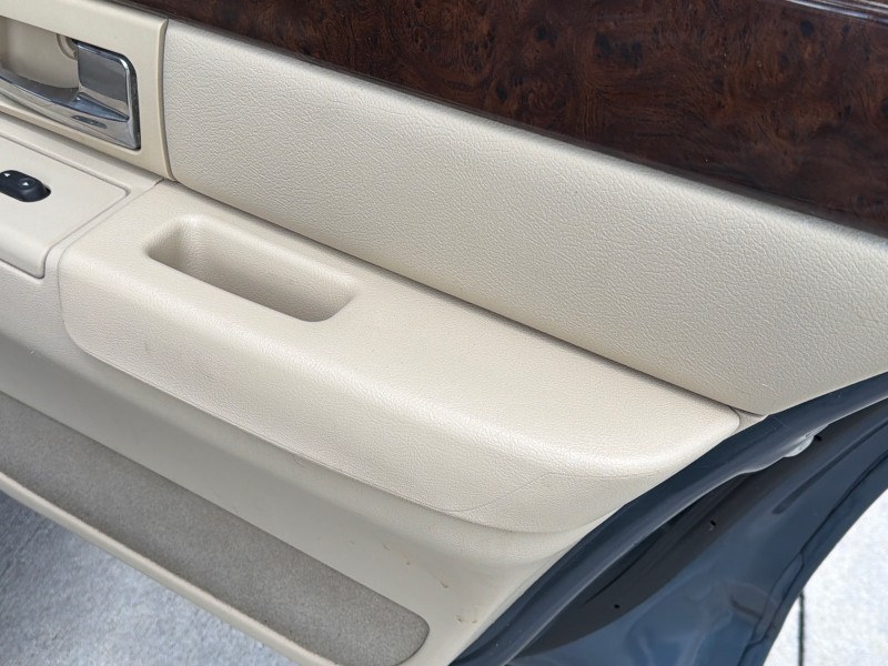 2007 Mercury Grand Marquis LS LOW MILES 52,599 1 OWNER in ,