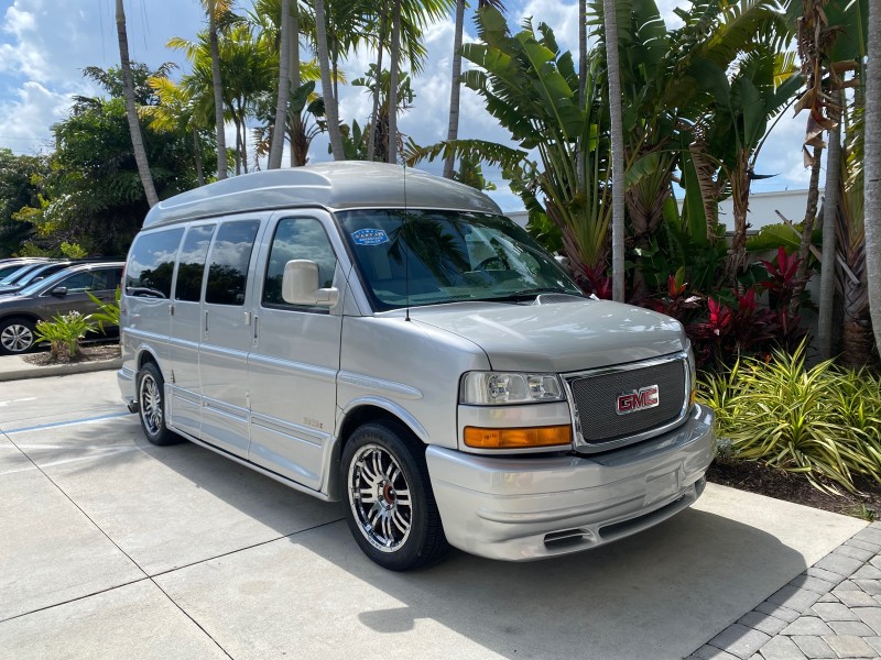 2013 GMC SAVANA HI TOP CONVERSION HANDICAP LIFT LOW MILES 24,857 in , 