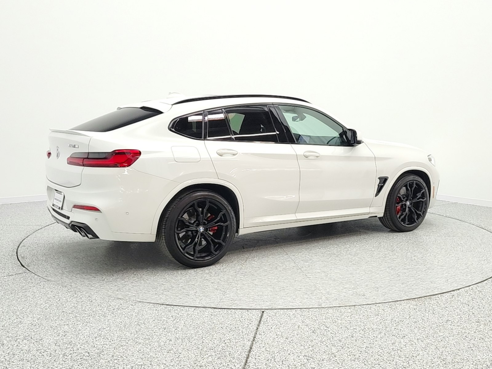 Used 2021 Alpine White BMW Sports Activity Coupe image 5