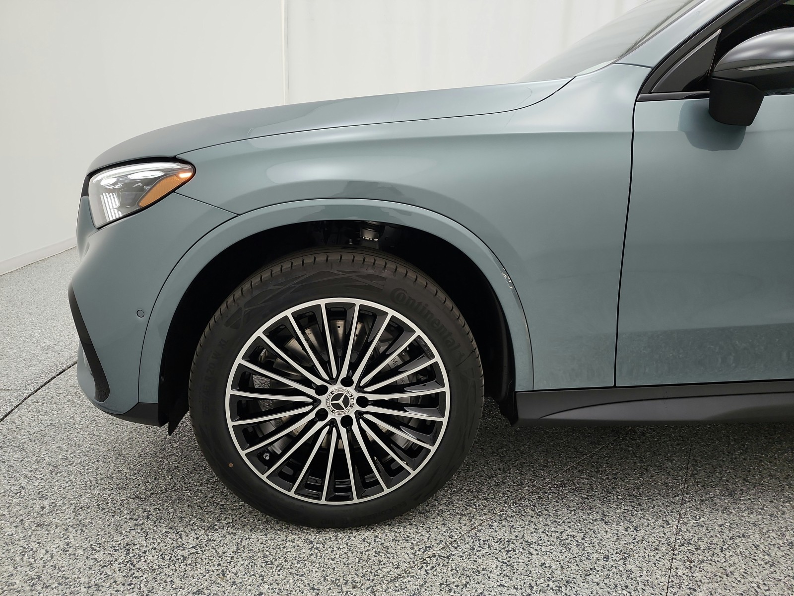 New 2027 Verde Silver Metallic Mercedes-Benz GLC 300 4MATIC® Coupe image 13