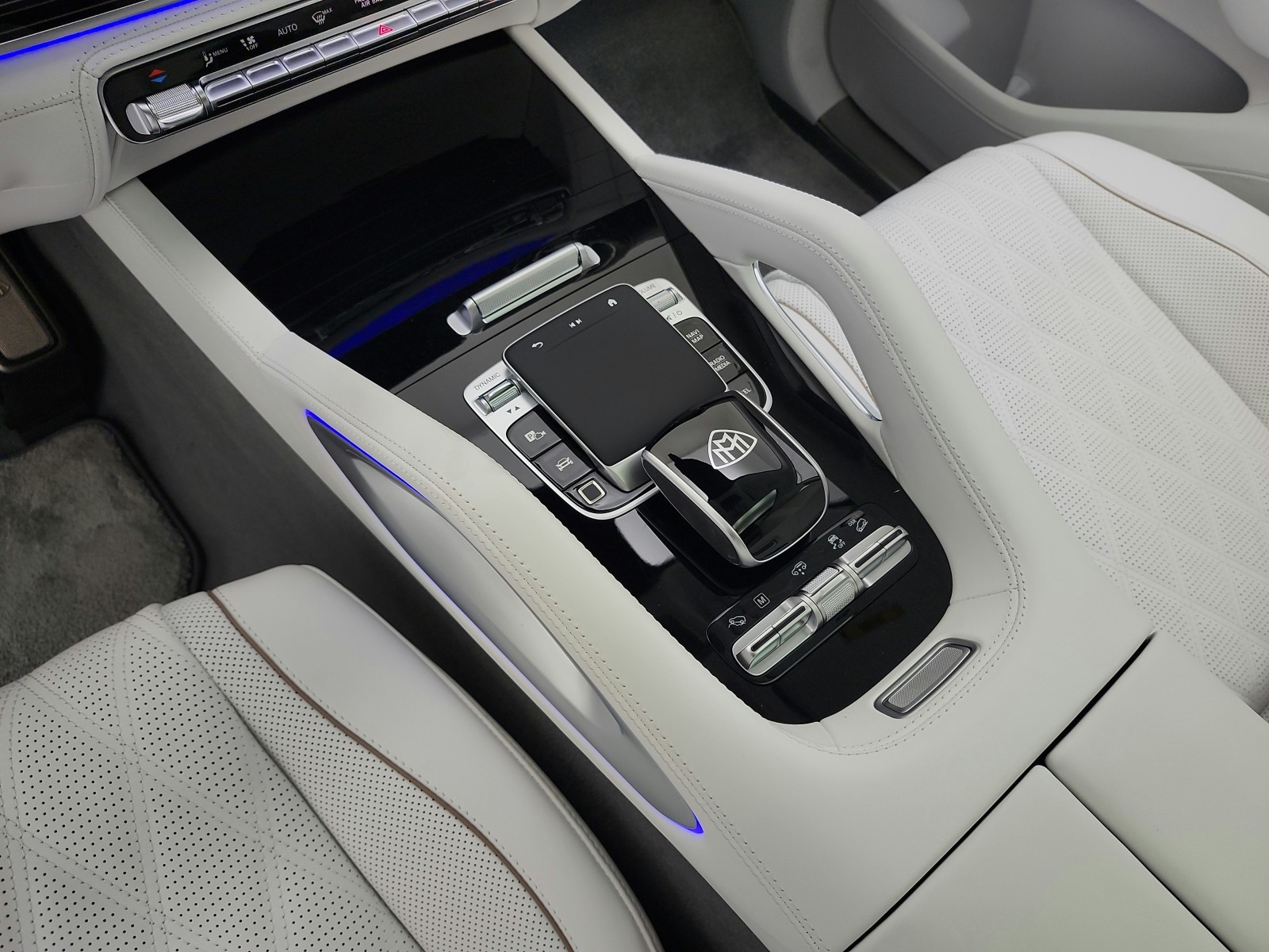 New 2026 MANUFAKTUR Moonlight White Metallic Mercedes-Benz Maybach GLS 600 image 9