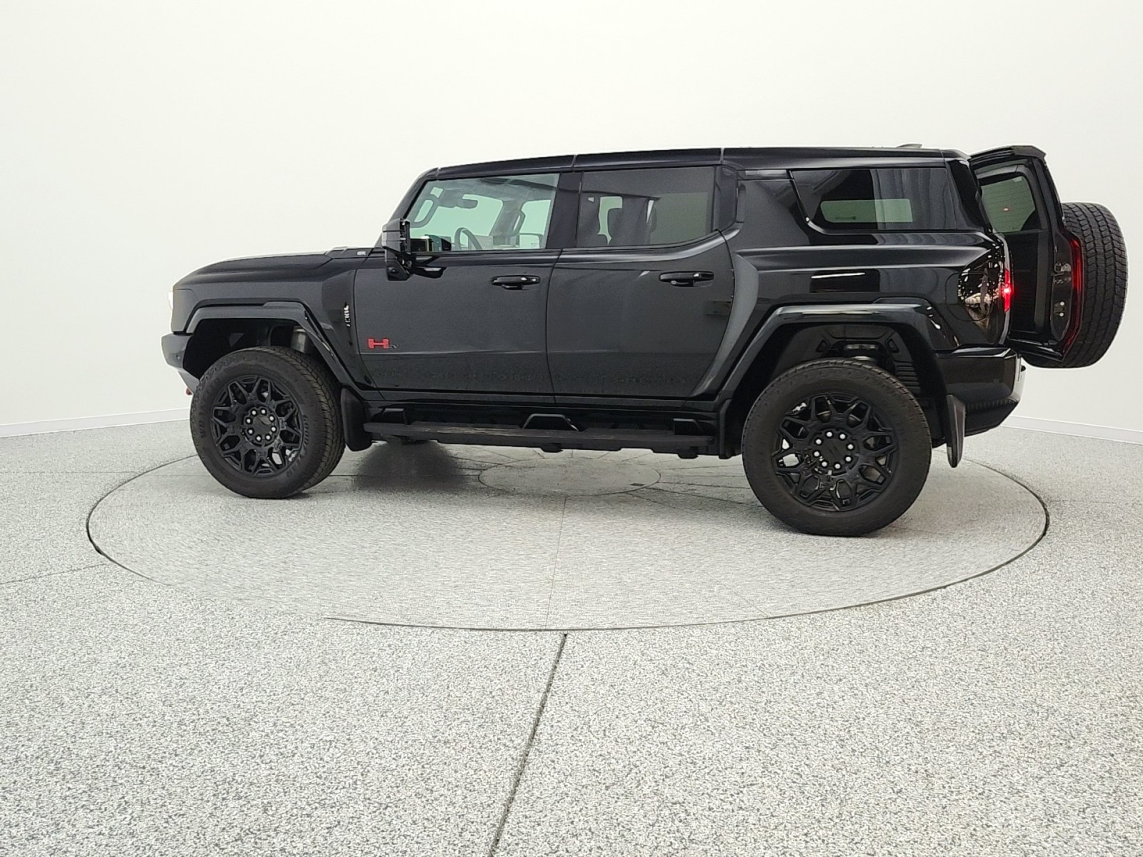 Used 2024 Void Black GMC e4WD 4dr 2X image 8