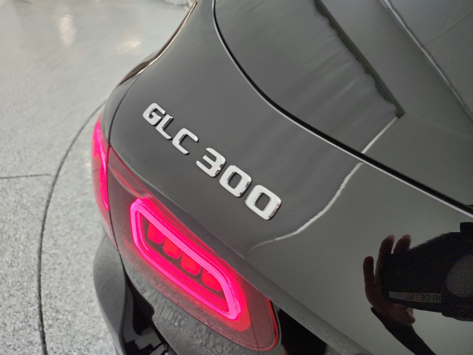 Used 2022 Black Mercedes-Benz GLC 300 SUV image 23