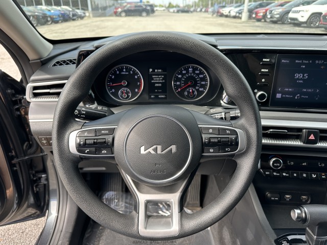 2023 Kia K5 LXS 11