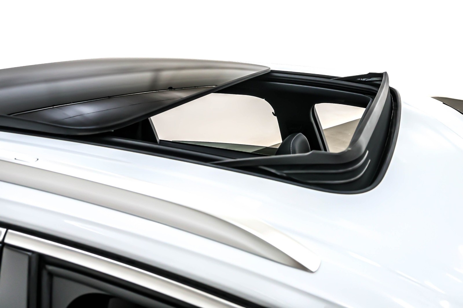 Used 2025 Glacier White Metallic Audi Premium 45 TFSI quattro image 23