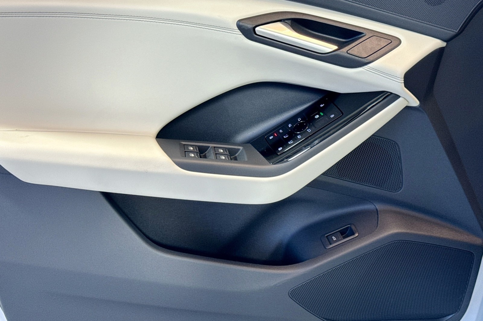 New 2025 Glacier White Metallic Audi Premium quattro image 15