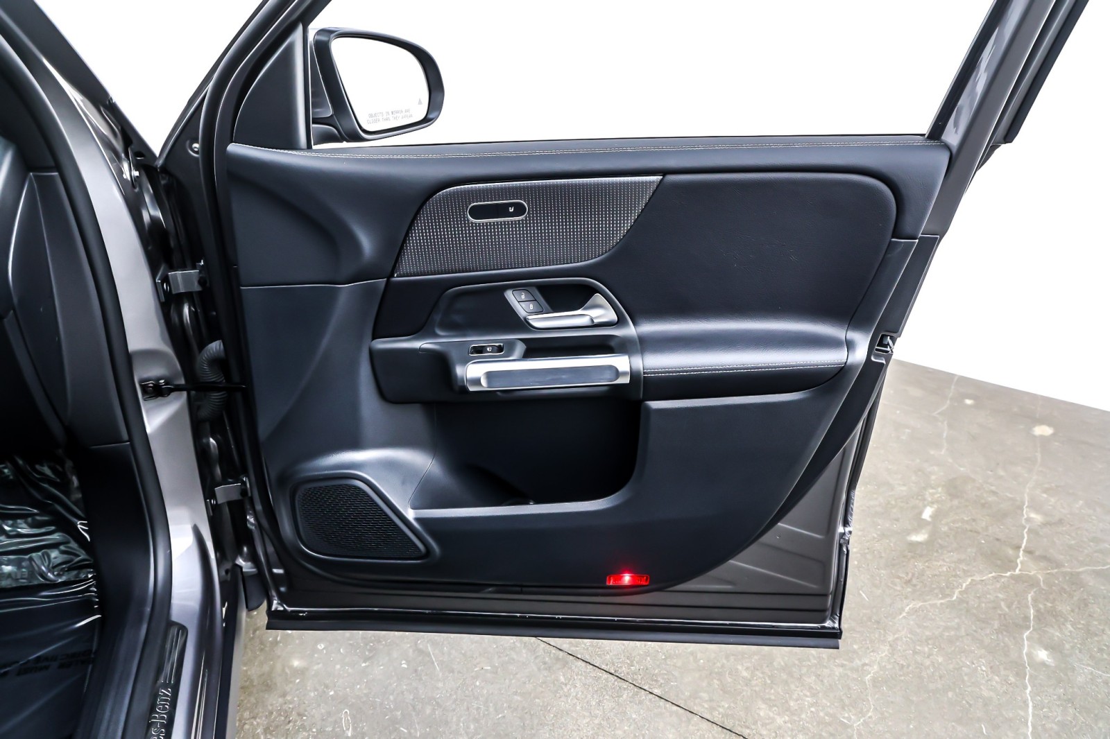 Used 2022 Mountain Grey Metallic Mercedes-Benz GLB 250 SUV image 25