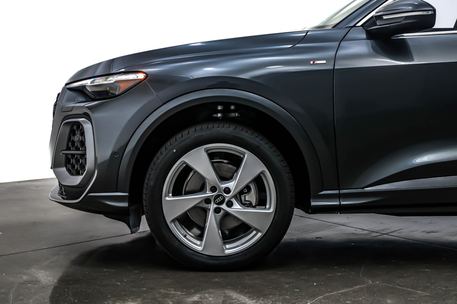 New 2025 Daytona Gray Pearl Effect Audi Premium Plus 2.0 TFSI quattro image 10