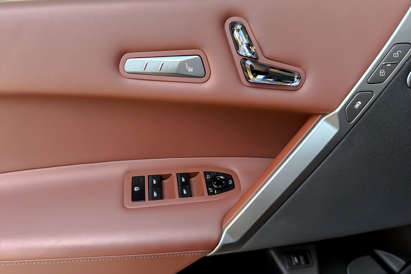 Used 2025 Oxide Grey Metallic BMW M60 Sports Activity Vehicle image 10
