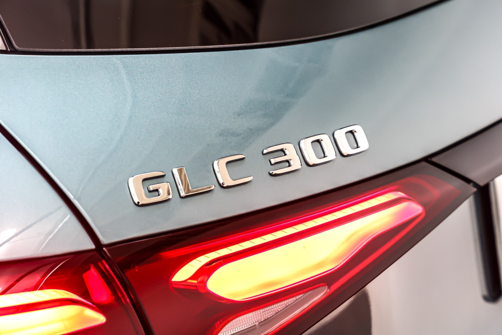 New 2026 Verde Silver Metallic Mercedes-Benz GLC 300 image 9