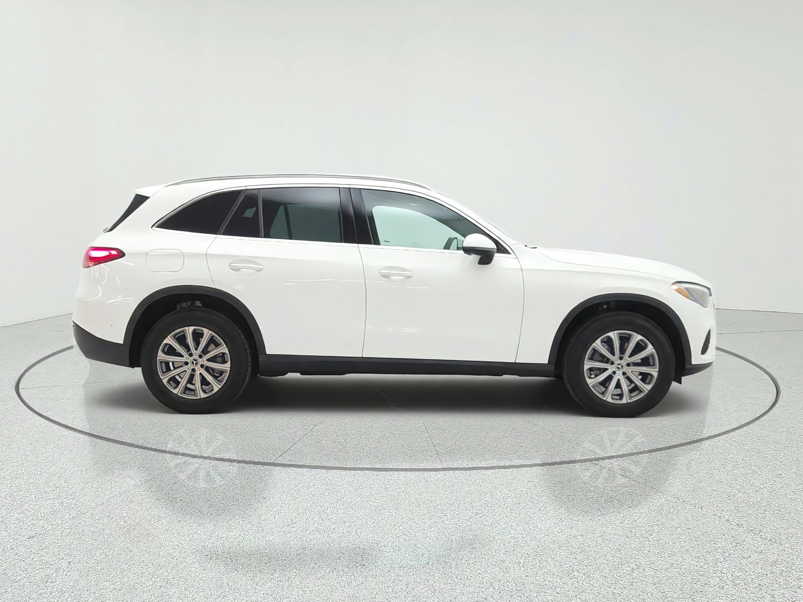 New 2027 Polar White Mercedes-Benz GLC 300 SUV image 4