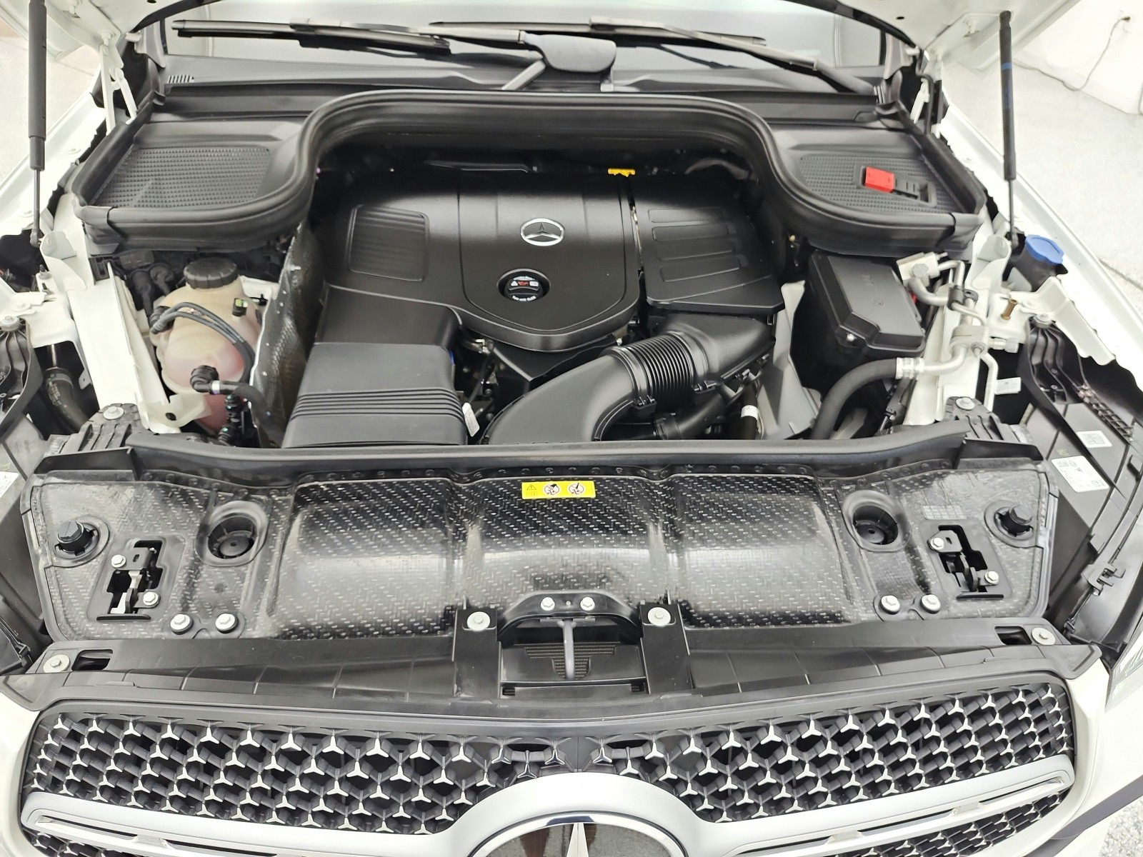 Used 2024 Polar White Mercedes-Benz GLE 350 4MATIC® SUV image 17