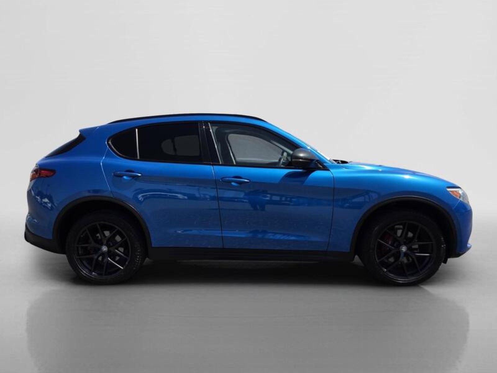 Used 2019 BLUE Alfa Romeo  image 6
