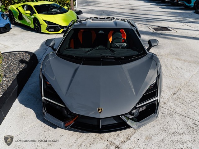 Lamborghini Revuelto