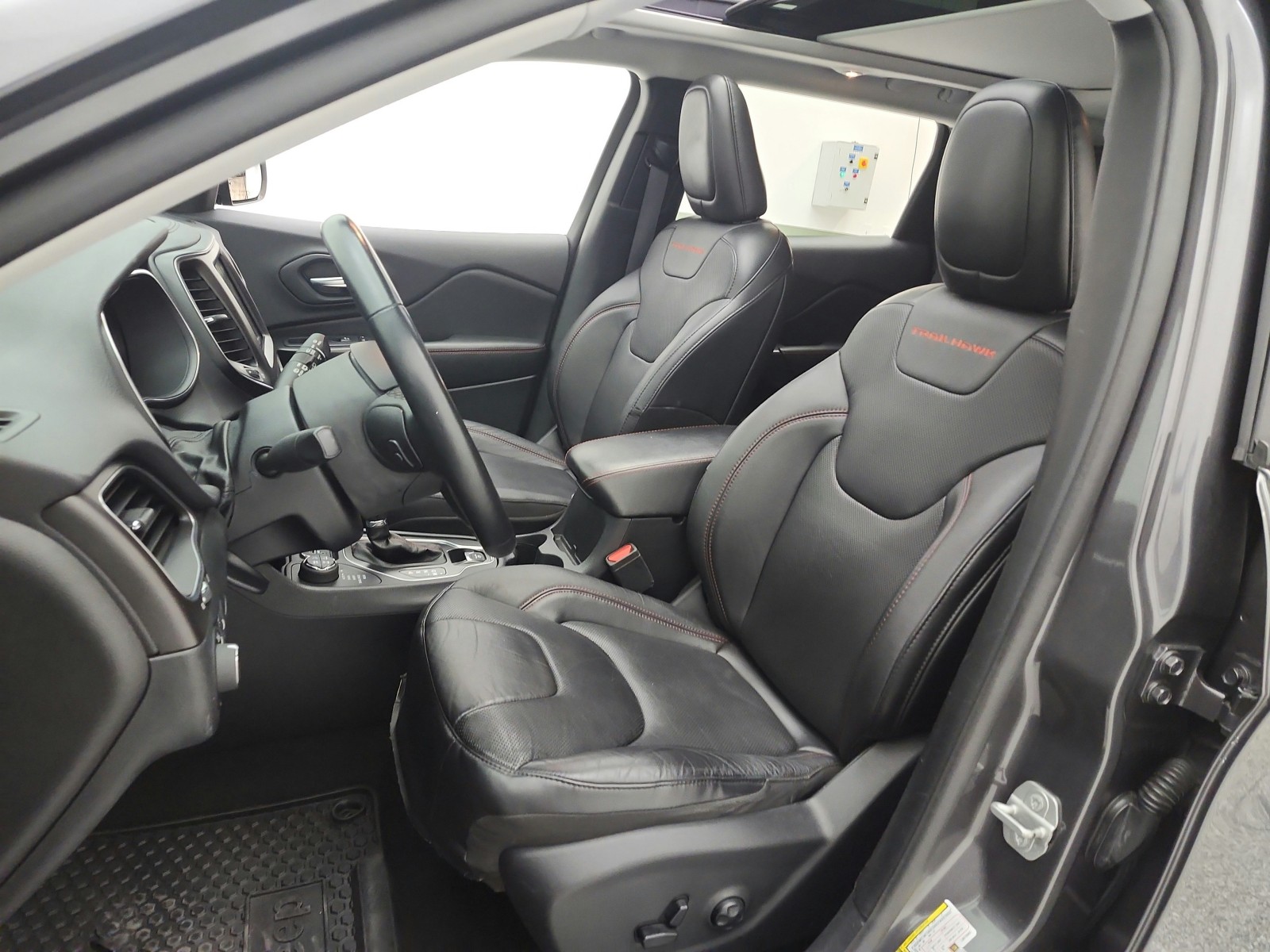 Used 2020 Granite Crystal Metallic Clearcoat Jeep Trailhawk Elite 4x4 image 13