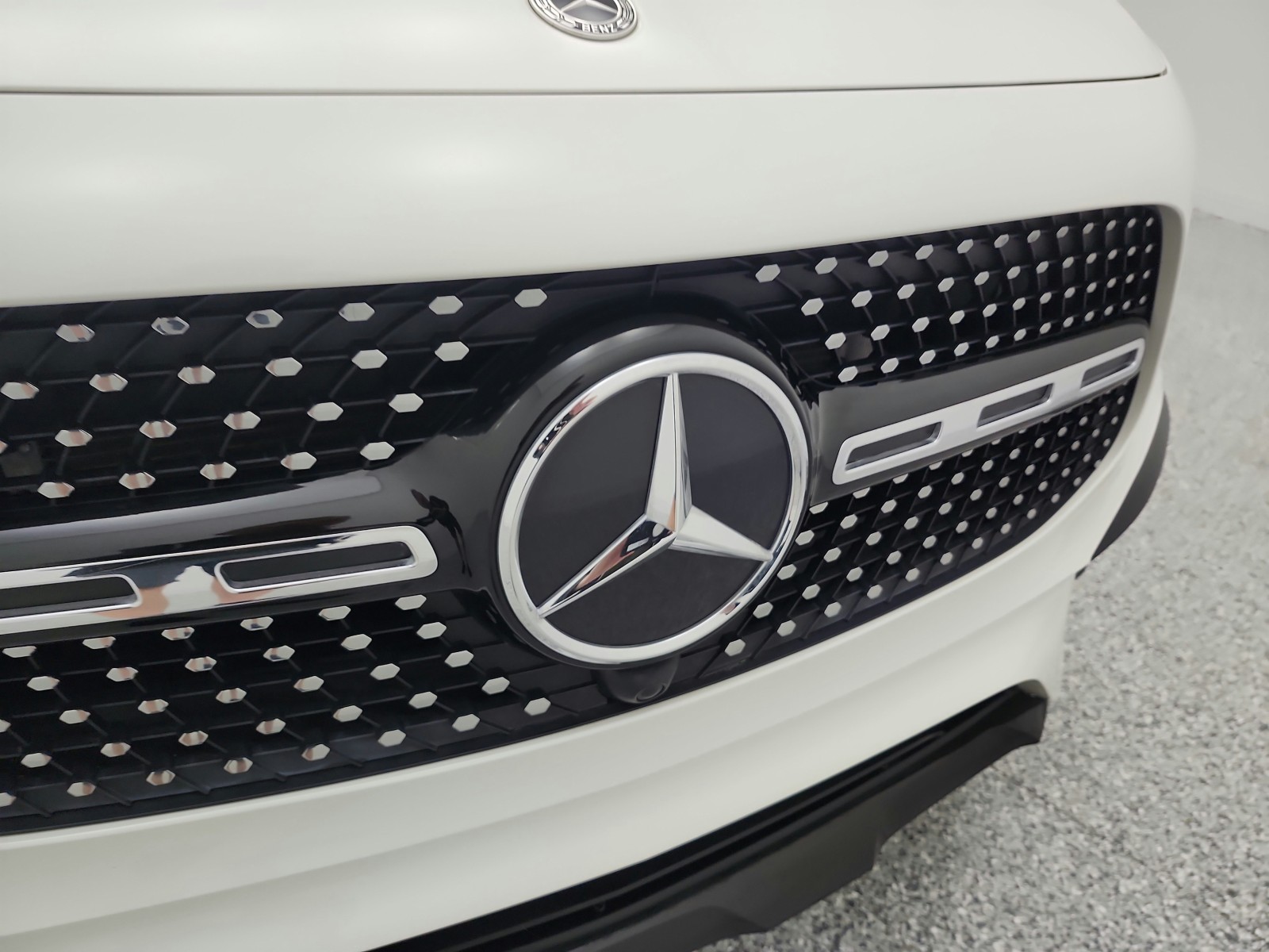 Used 2023 Polar White Mercedes-Benz GLB 250 SUV image 18