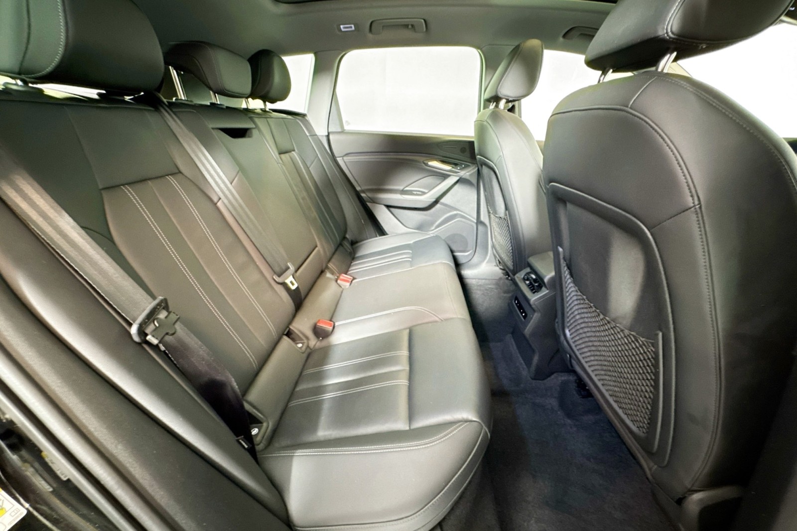 Used 2025 MYTHOS BLACK Audi Premium image 25