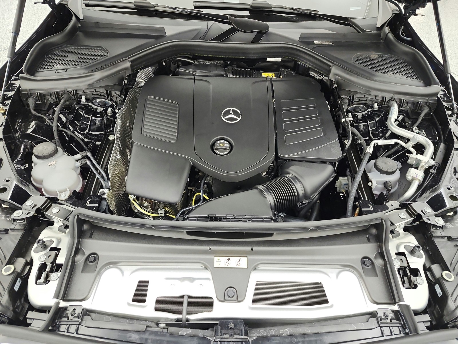 New 2026 Black Mercedes-Benz GLC 300 image 13