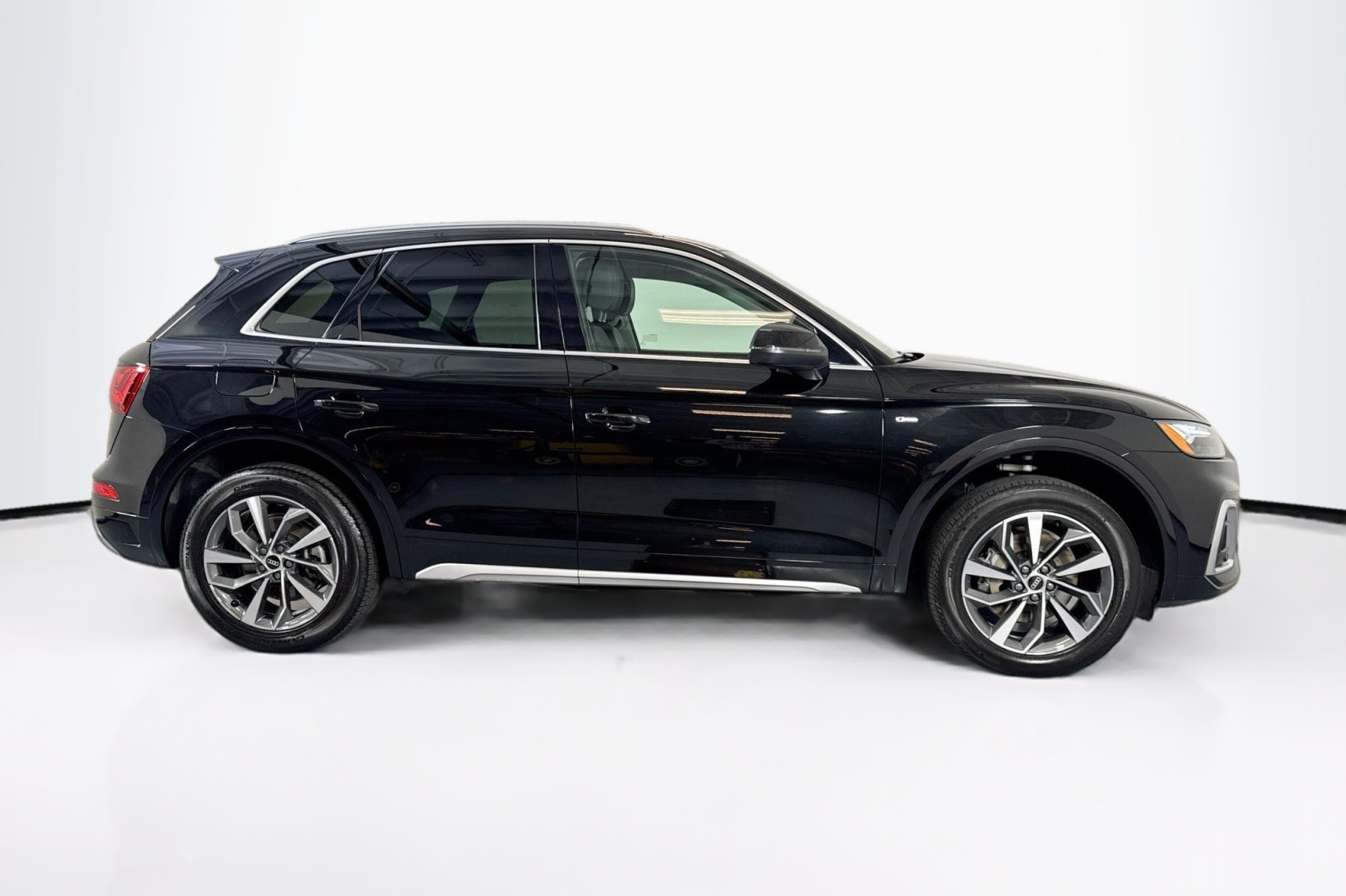 Used 2022 MYTHOS BLACK Audi S line Premium image 4